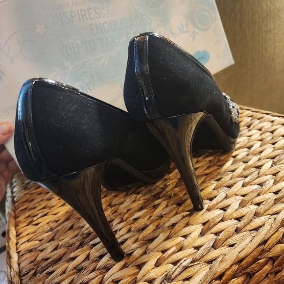 Women's black peep toe heels - Picture 3 of 5